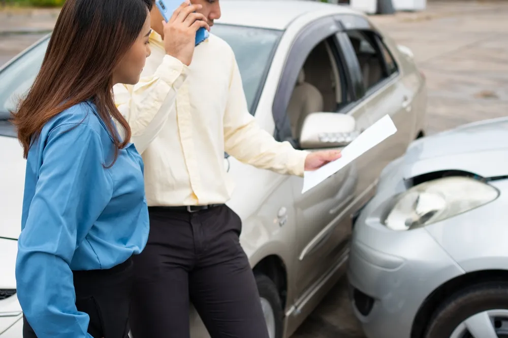 Why You Shouldn’t Settle Your Car Accident Claim Without a Lawyer in Sarasota